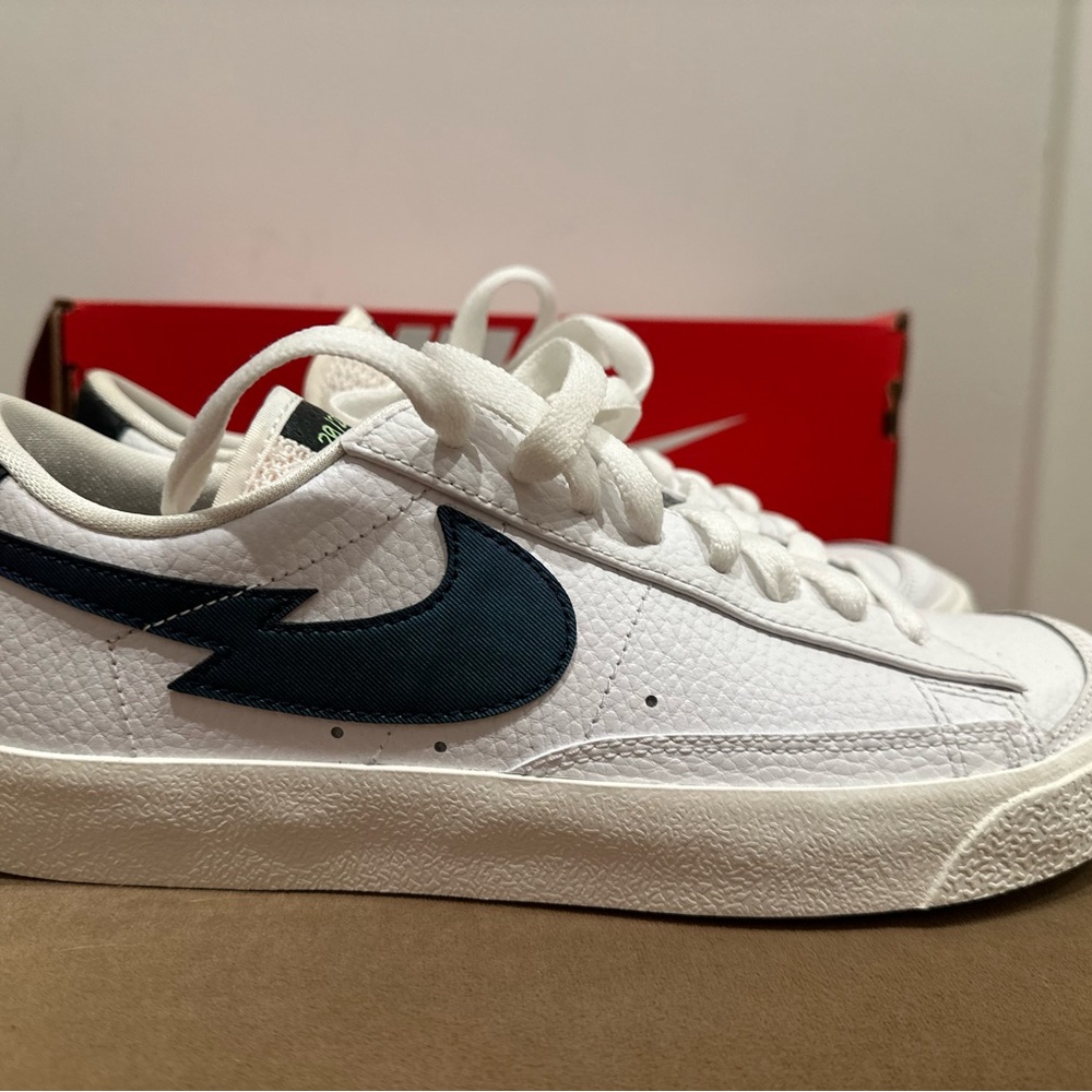 NIB NIKE BLAZER LOW '77 GS (6.5Y)